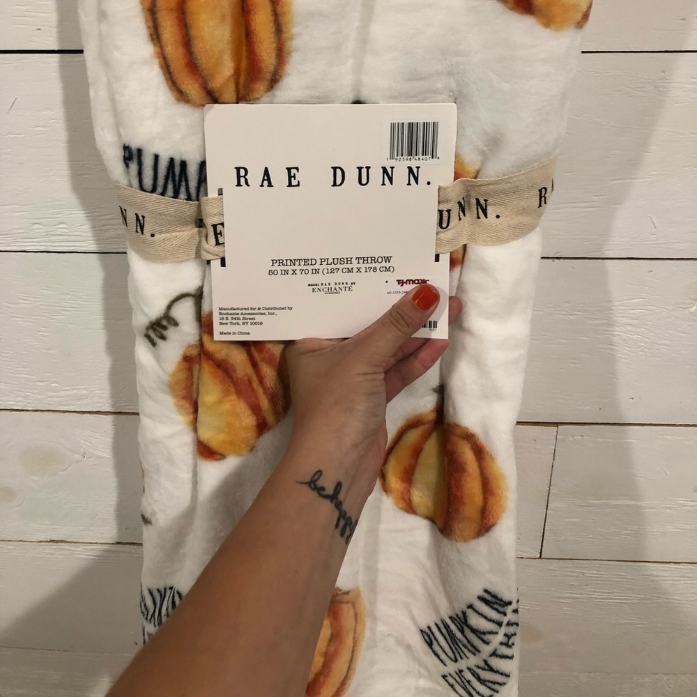 NWT’s RAE DUNN PLUSH THROW BLANKET